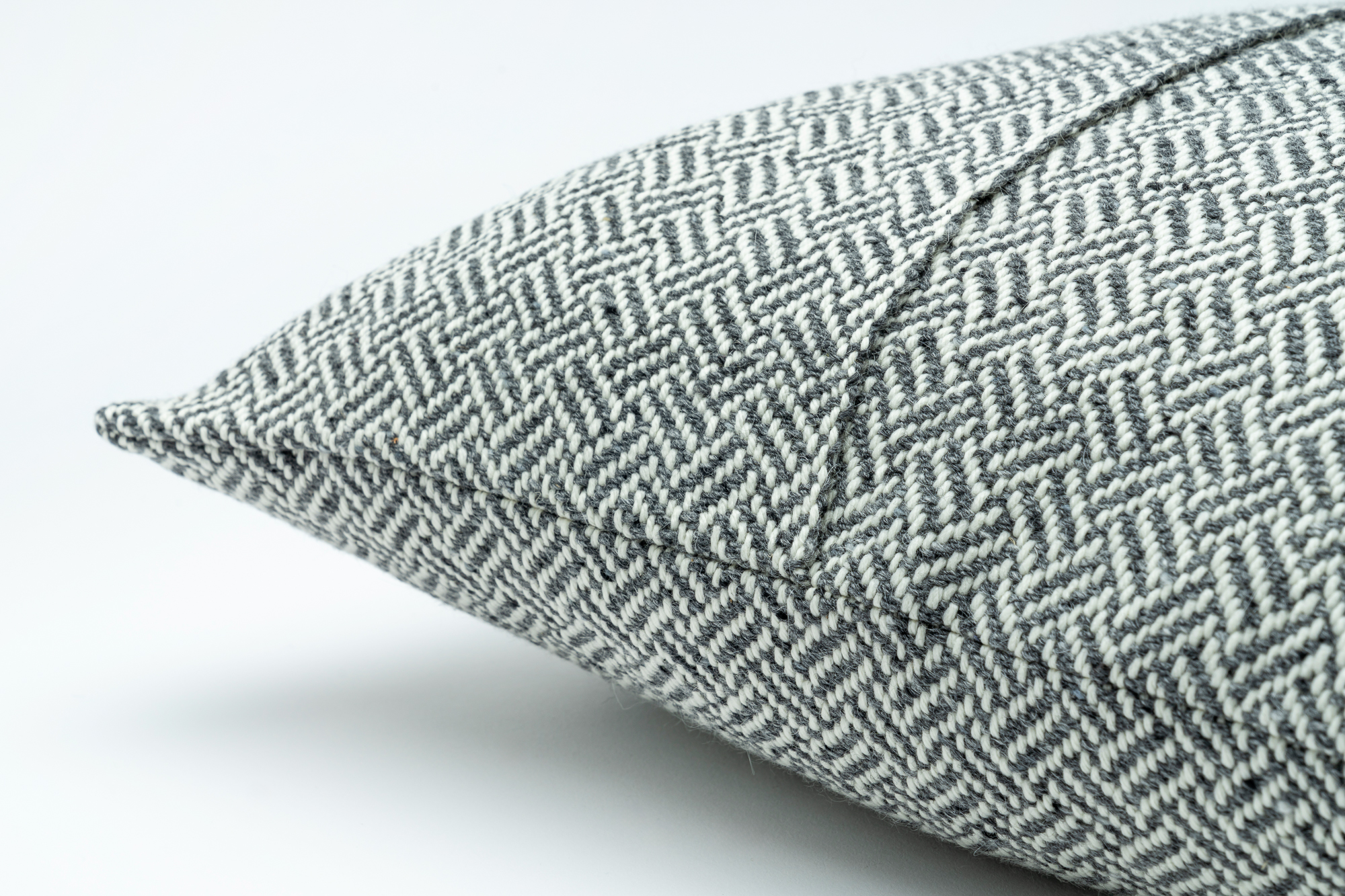 Piz-Lad-Kissen-Granit-Low-Res-03 Piz-Lad-Kissen-Granit-Low-Res-03