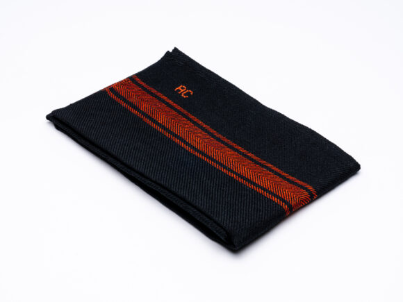 Pataflöz nair mit Initialen - Geschirrtuch Schwarz-Mohn