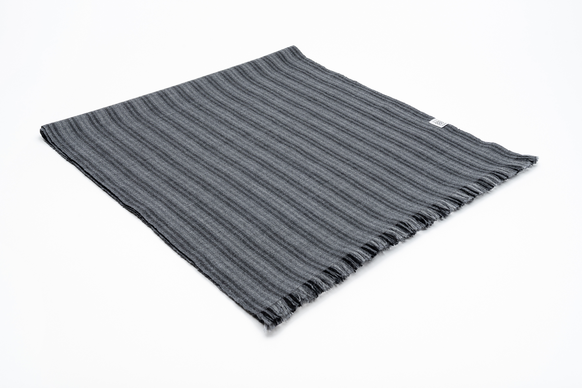 Schal-Andrea-Grau-Low-Res-01 Schal-Andrea-Grau-Low-Res-01