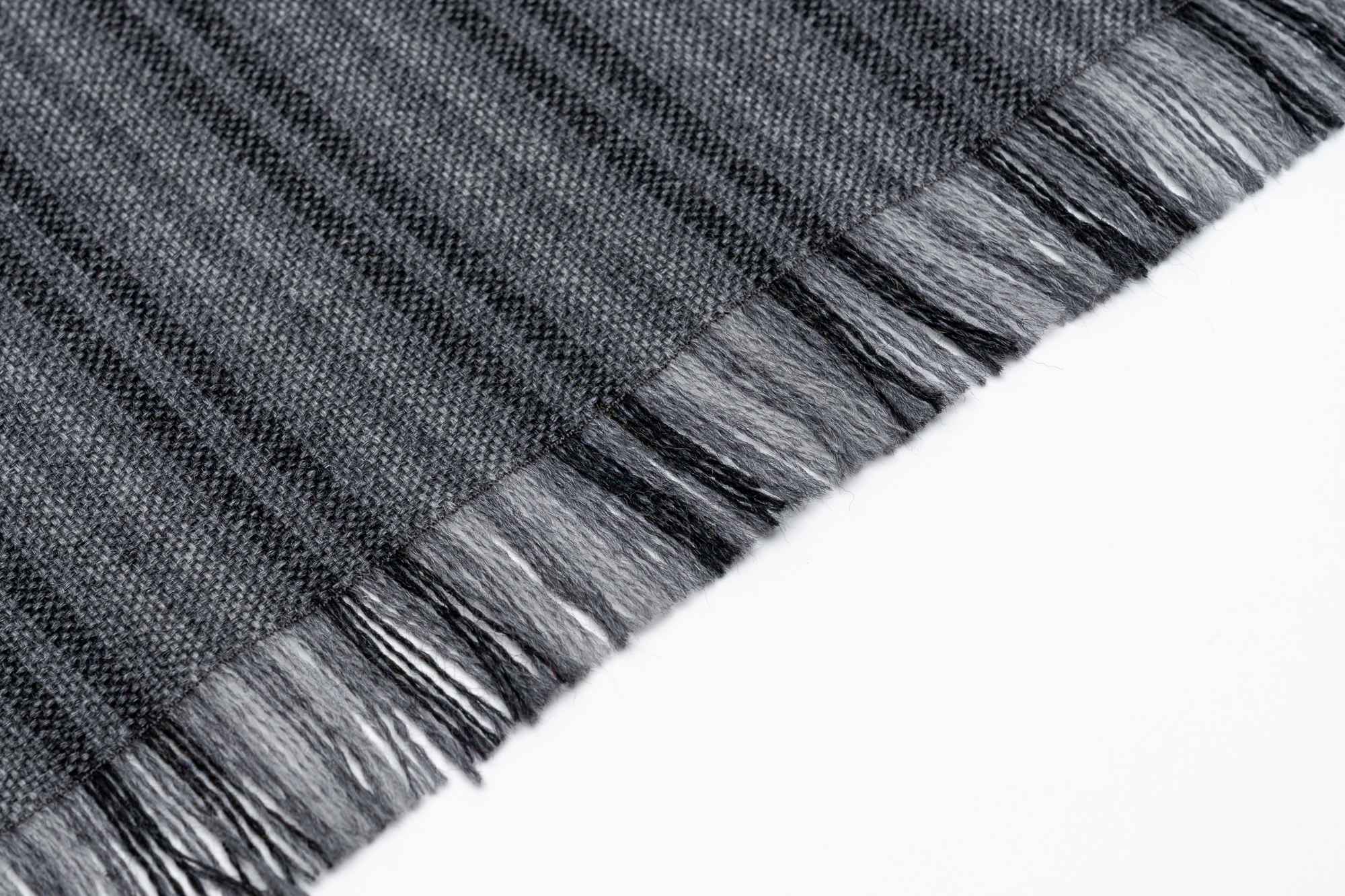 Schal-Andrea-Grau-Low-Res-03 Schal-Andrea-Grau-Low-Res-03