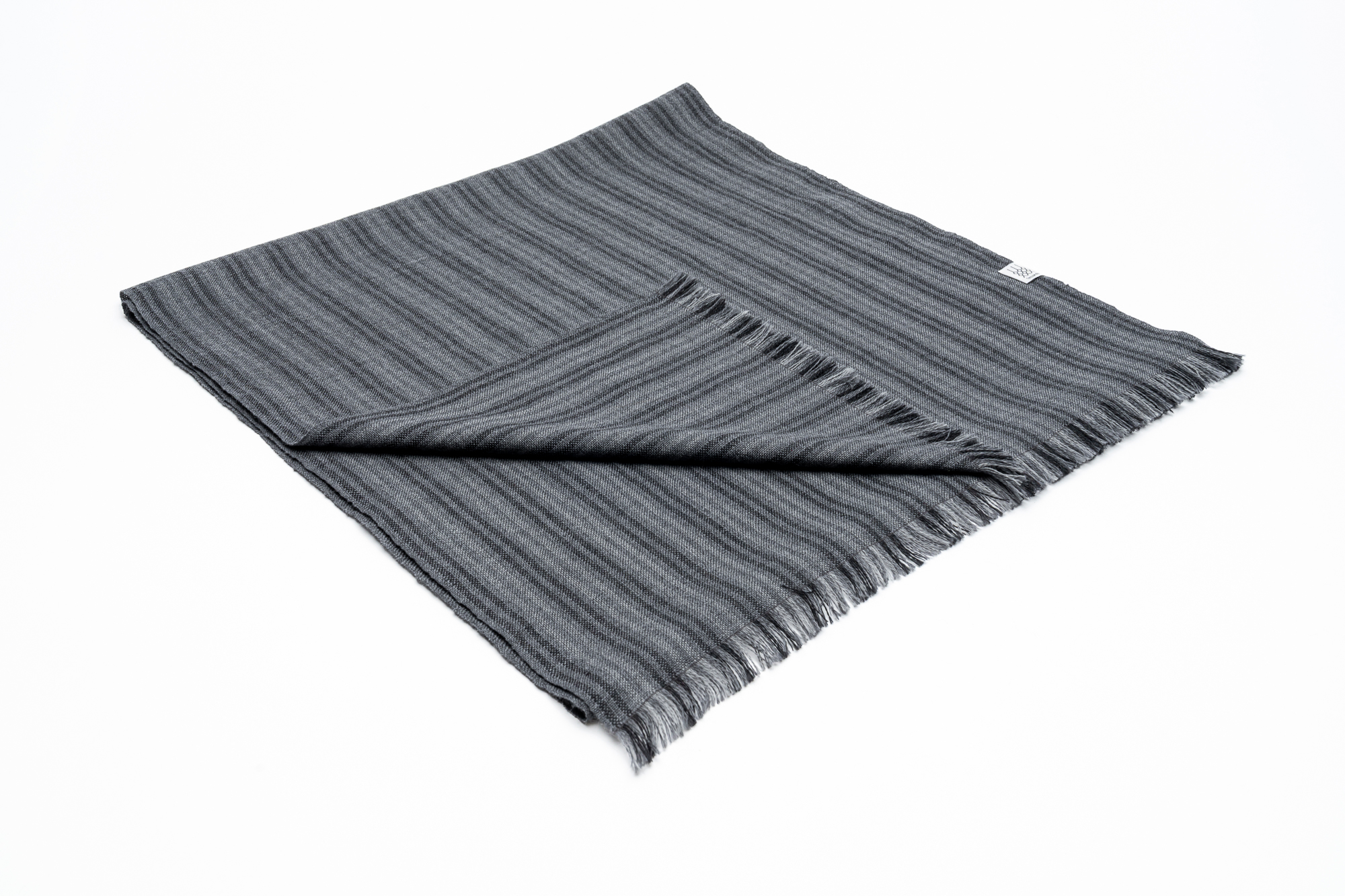 Schal-Andrea-Grau-Low-Res-05 Schal-Andrea-Grau-Low-Res-05