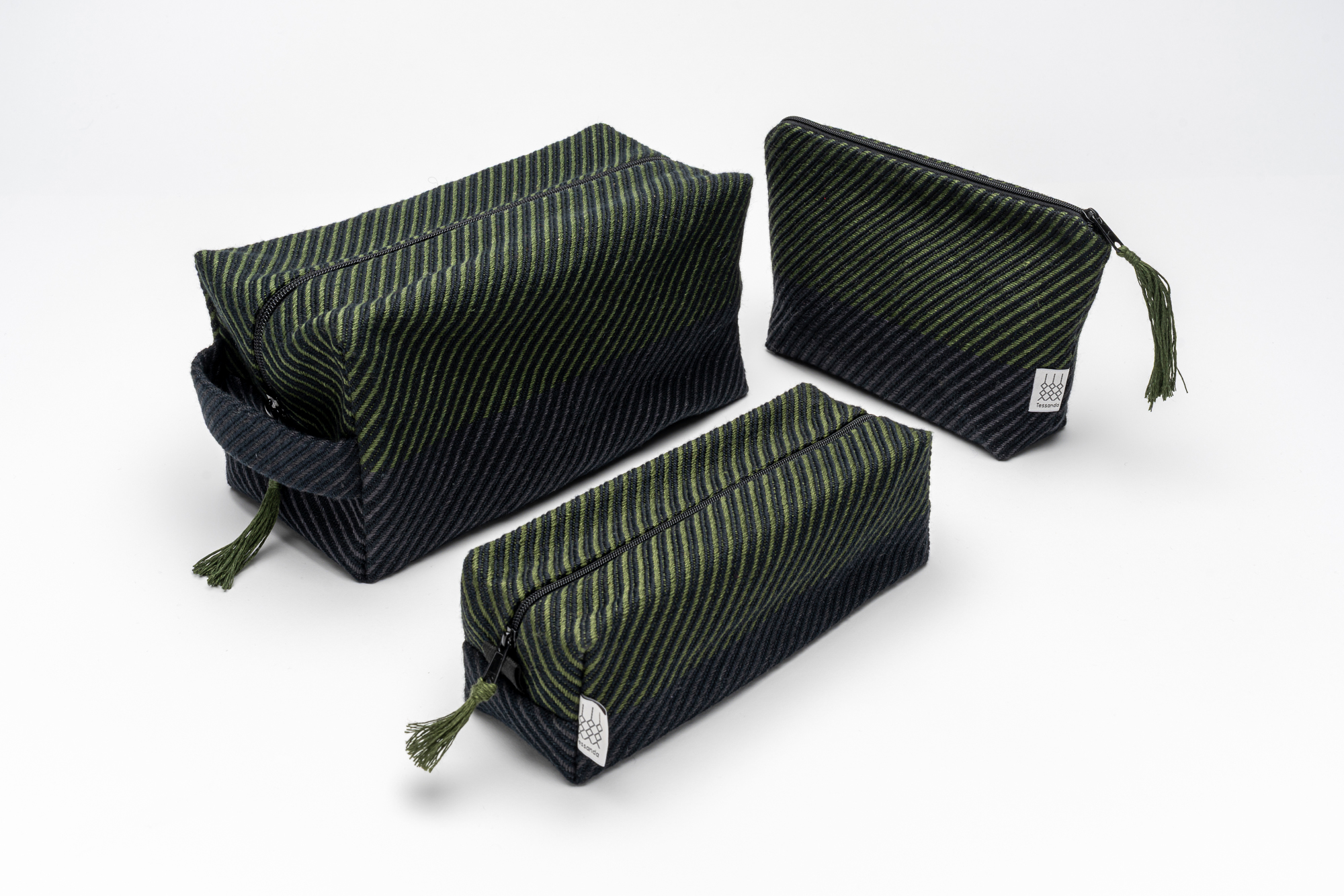 Nécessaire-Olive-Low-Res