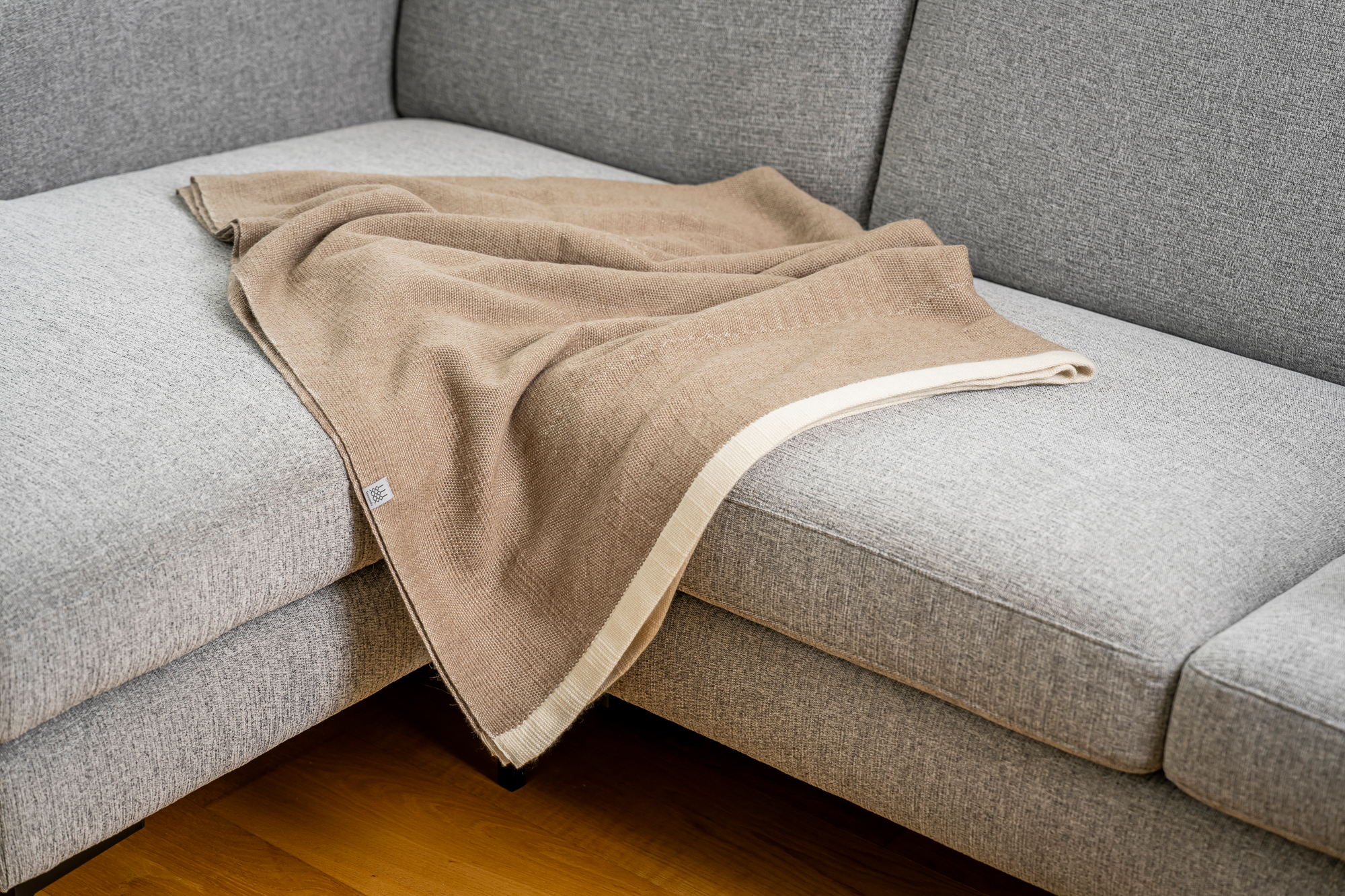 Piz-Mezdi-Decke-Braun-Low-Res-05