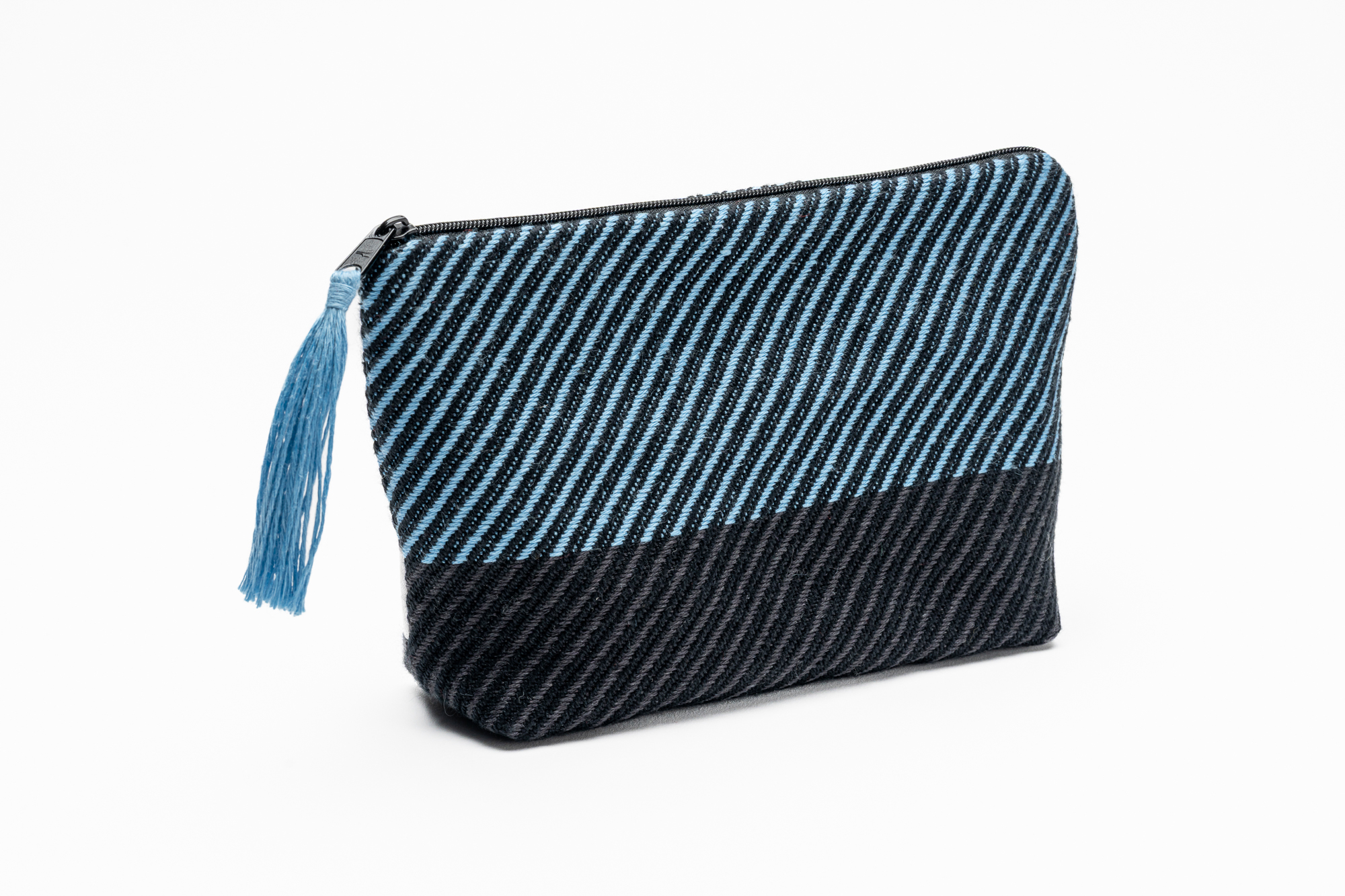 Viadi-fin-d-eivna-Nécessaire-Ciel-Low-Res-01 Viadi-fin-d-eivna-Nécessaire-Ciel-Low-Res-01