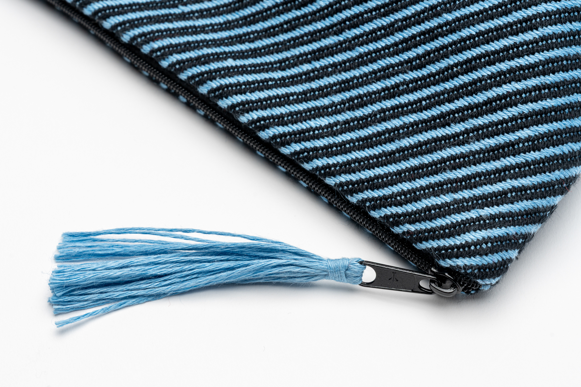 Viadi-fin-d-eivna-Nécessaire-Ciel-Low-Res-02 Viadi-fin-d-eivna-Nécessaire-Ciel-Low-Res-02