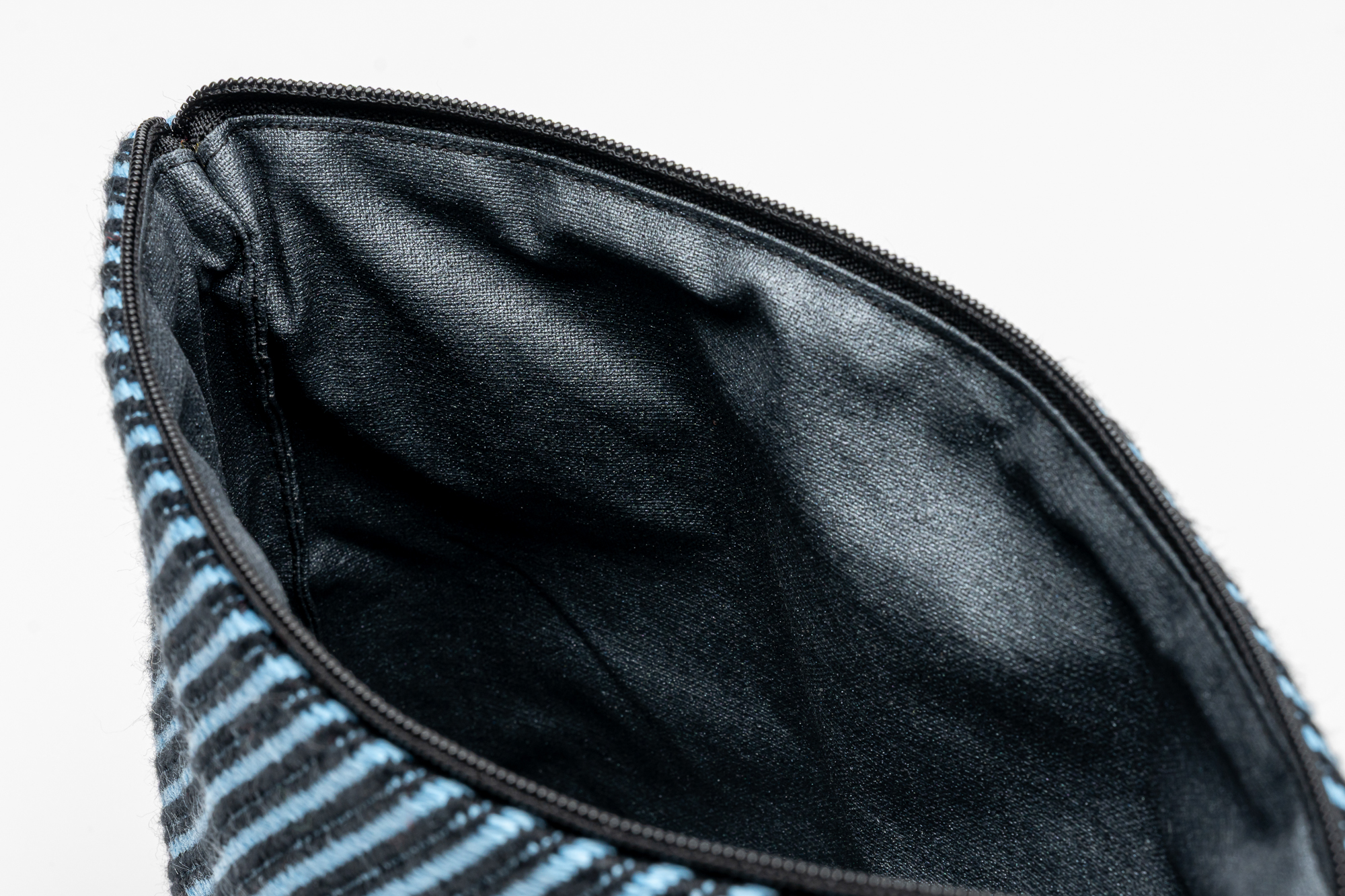 Viadi-fin-d-eivna-Nécessaire-Ciel-Low-Res-03 Viadi-fin-d-eivna-Nécessaire-Ciel-Low-Res-03