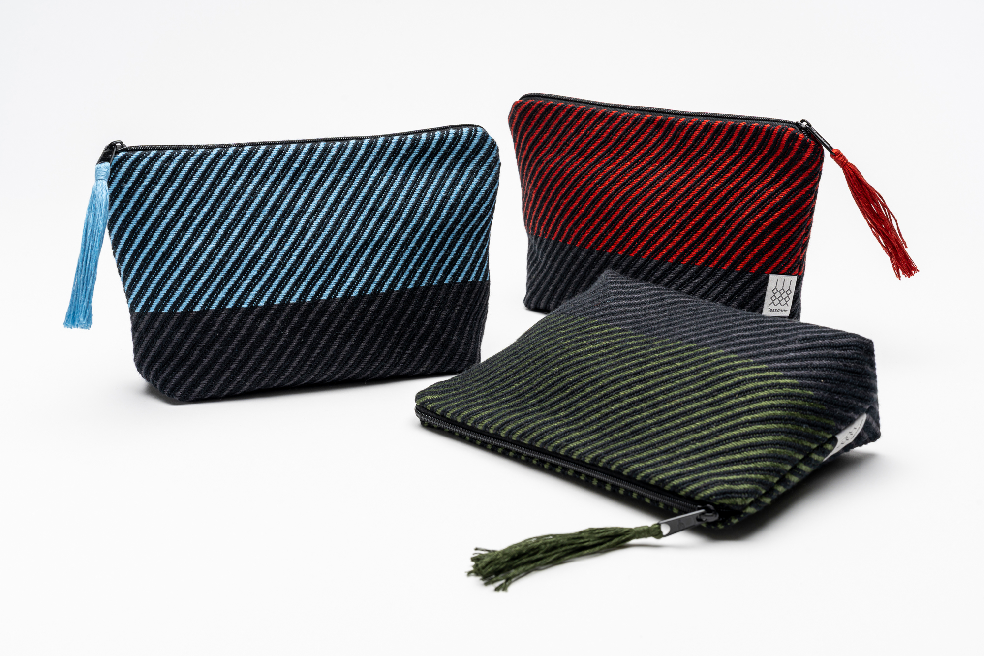 Viadi-fin-d-eivna-Nécessaire-Low-Res Viadi-fin-d-eivna-Nécessaire-Low-Res