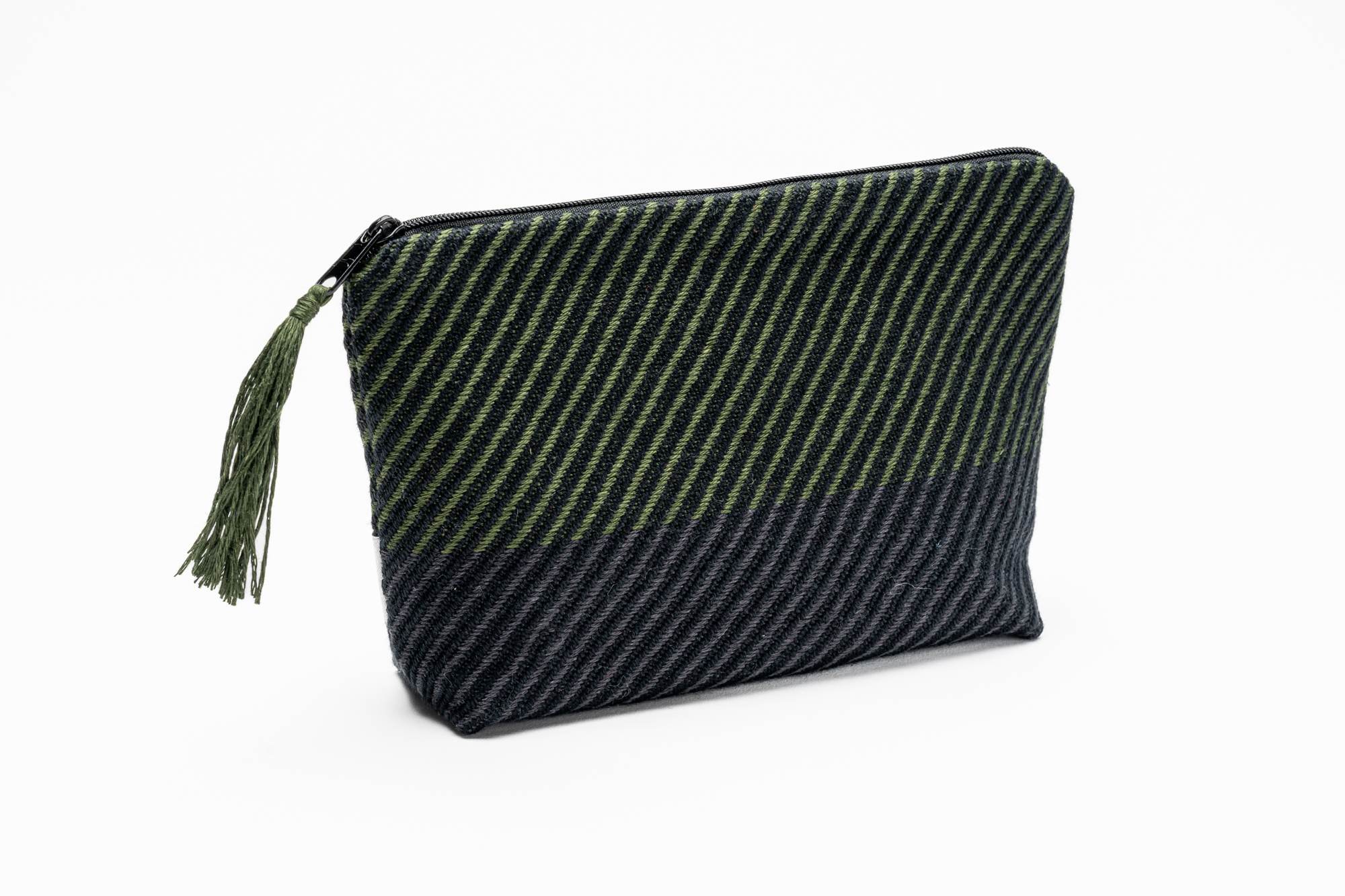 Viadi-fin-d-eivna-Nécessaire-Olive-Low-Res-01 Viadi-fin-d-eivna-Nécessaire-Olive-Low-Res-01