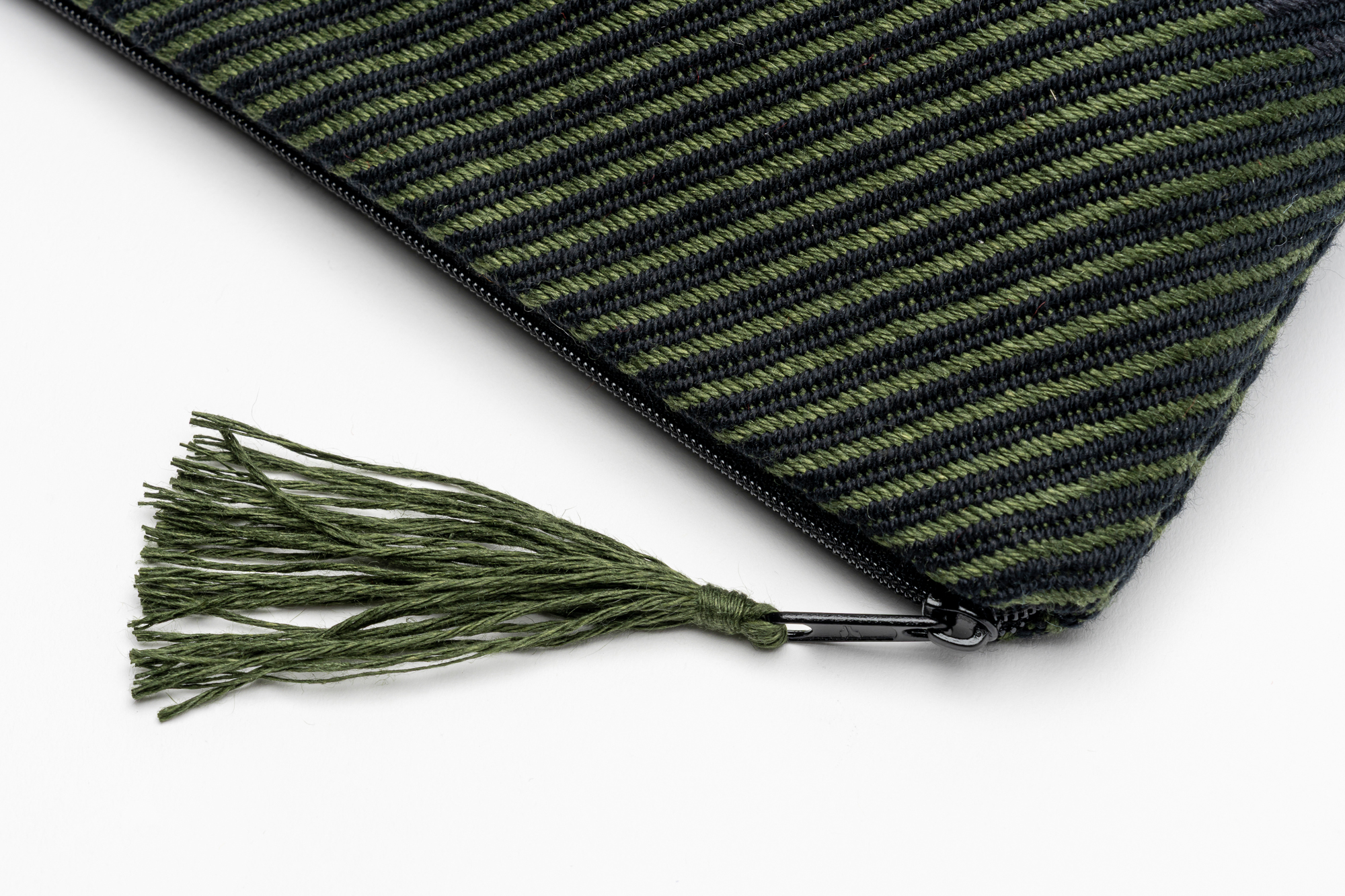 Viadi-fin-d-eivna-Nécessaire-Olive-Low-Res-02 Viadi-fin-d-eivna-Nécessaire-Olive-Low-Res-02