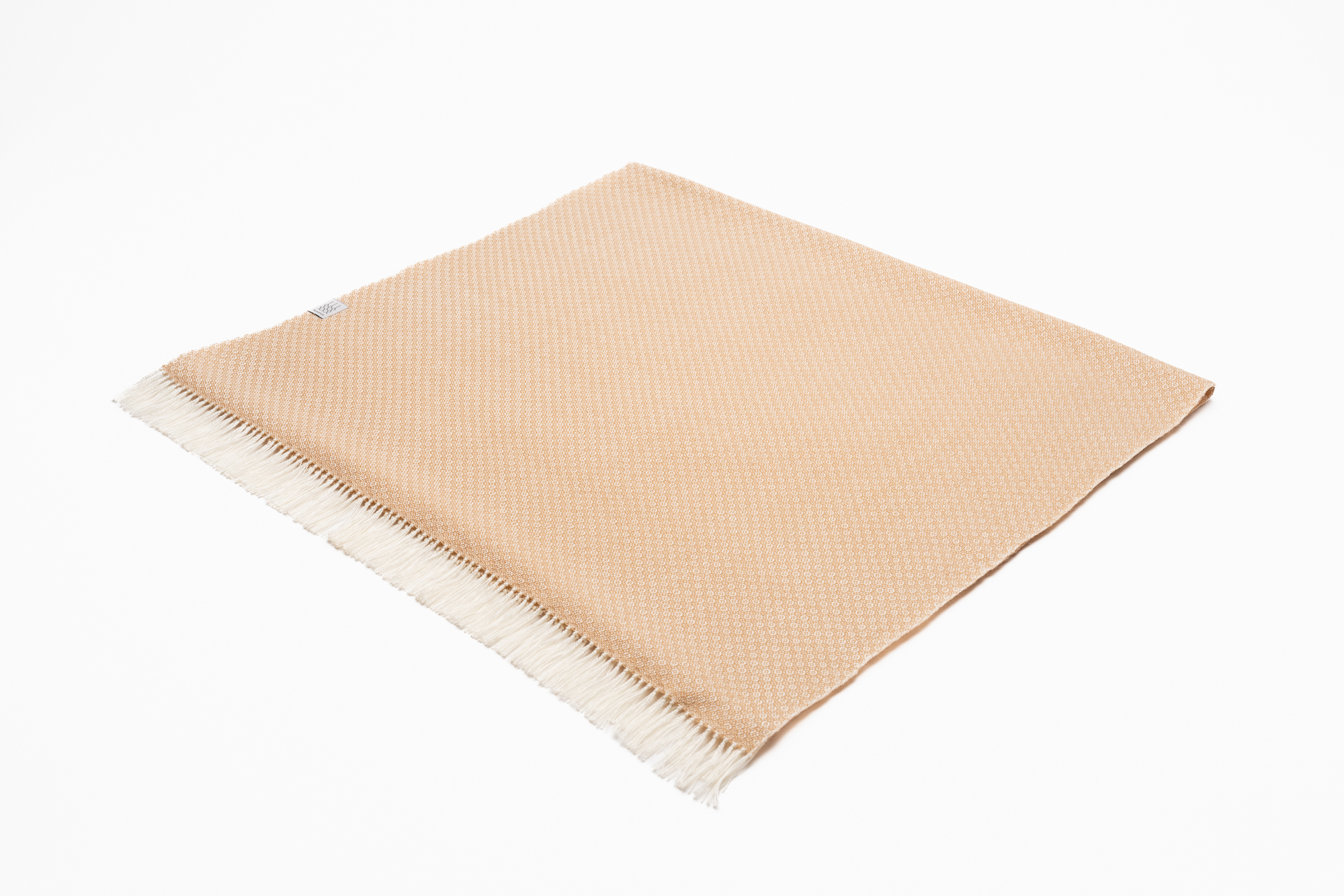 Champiunessa-Schal-Beige-Low-Res-02 Champiunessa-Schal-Beige-Low-Res-02