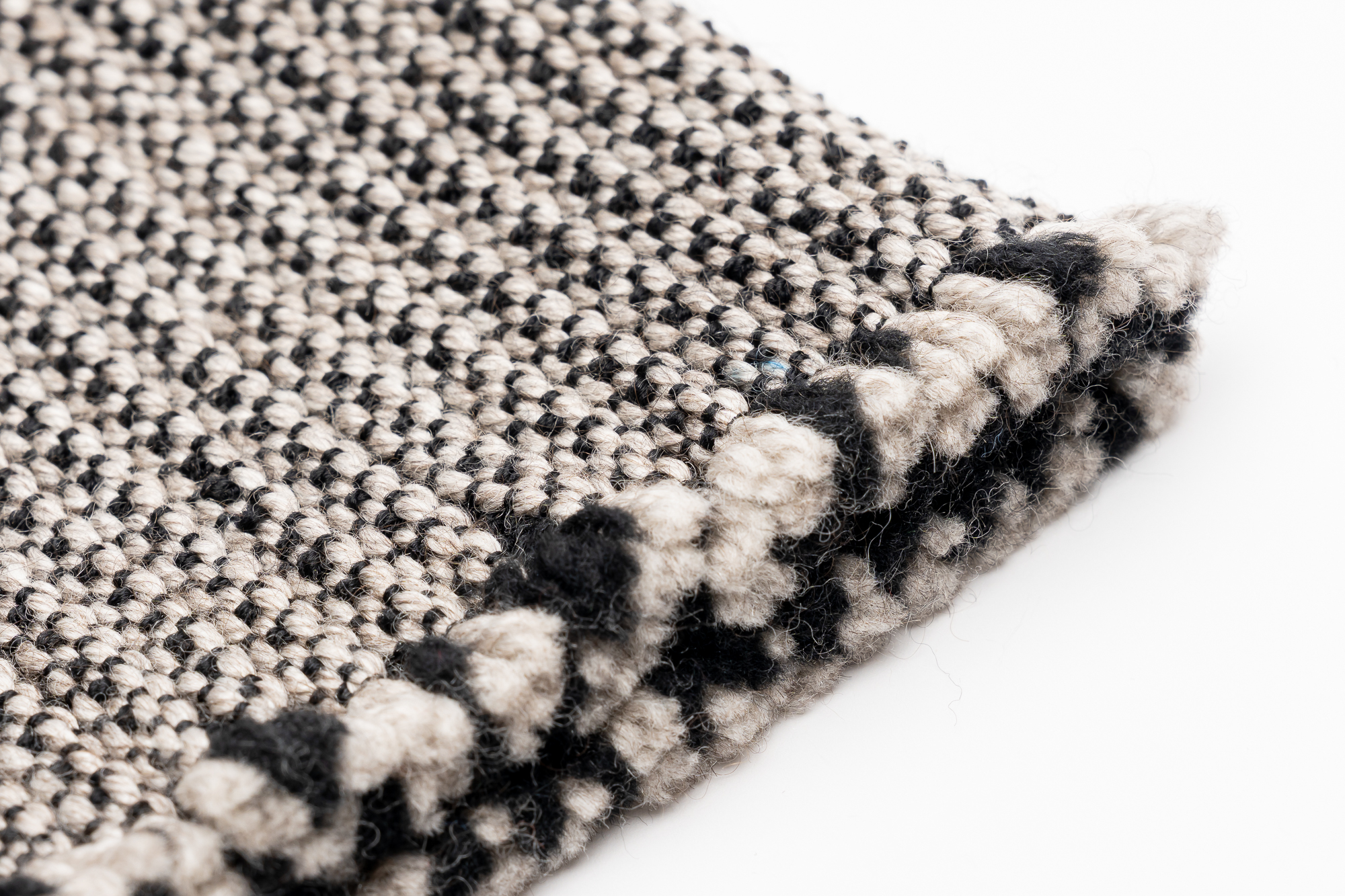 Gianna-Gian-Luzia-Luzian-Grau-Schwarz-Low-Res-03 Gianna-Gian-Luzia-Luzian-Grau-Schwarz-Low-Res-03