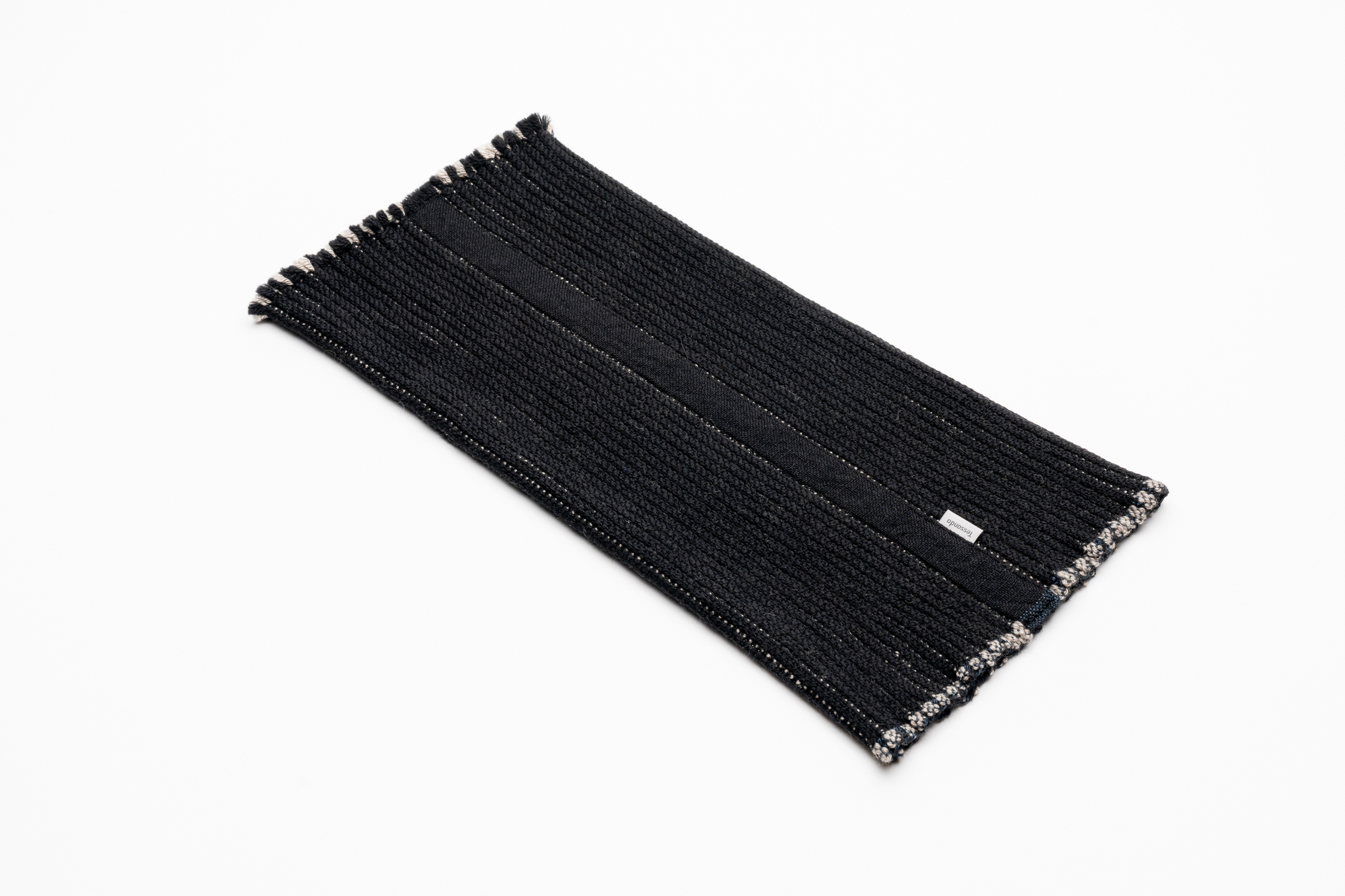 Luzia-Luzian-Grau-Schwarz-Low-Res-02 Luzia-Luzian-Grau-Schwarz-Low-Res-02