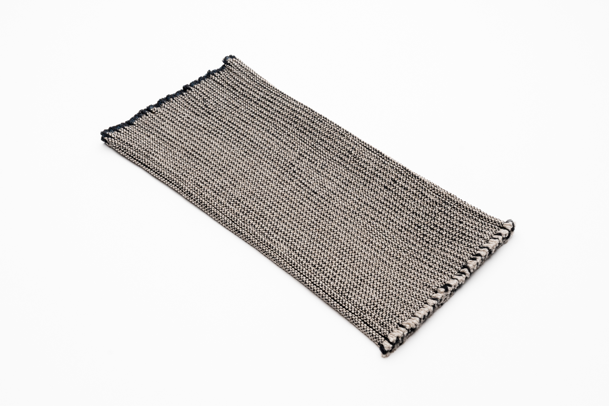 Luzia-Luzian-Grau-Schwarz-Low-Res-05 Luzia-Luzian-Grau-Schwarz-Low-Res-05