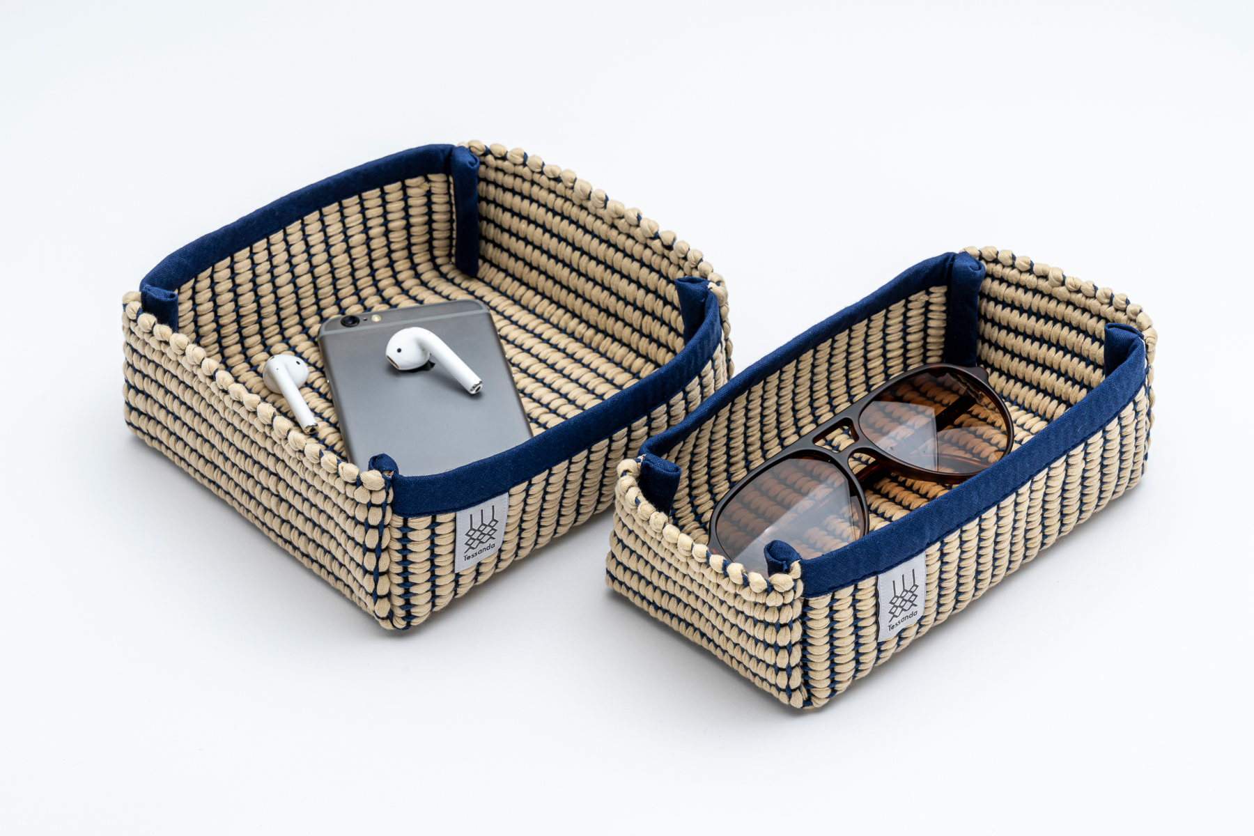 Tessanda-James-Gross-Klein-Natur-Blau-Low-Res-01 Tessanda-James-Gross-Klein-Natur-Blau-Low-Res-01