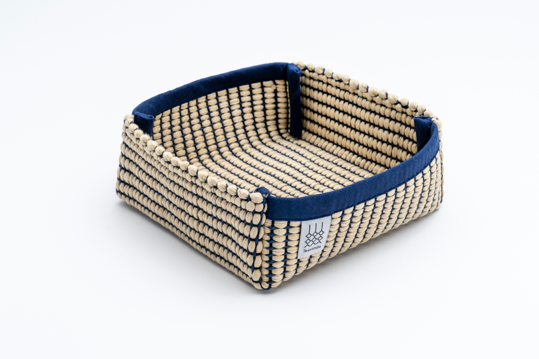 Tessanda-James-Natur-Blau-Low-Res-01 Tessanda-James-Natur-Blau-Low-Res-01