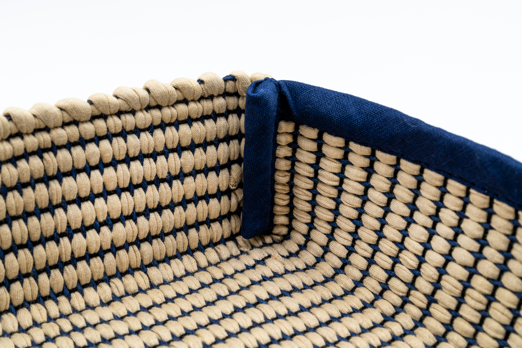 Tessanda-James-Natur-Blau-Low-Res-02 Tessanda-James-Natur-Blau-Low-Res-02