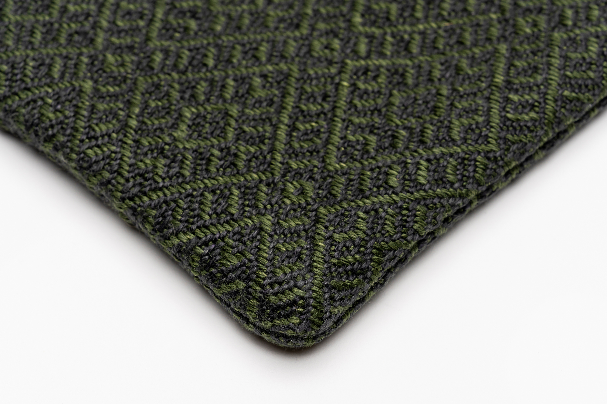 Allegra-Handytasche-Schwarz-Olive-Low-Res-03