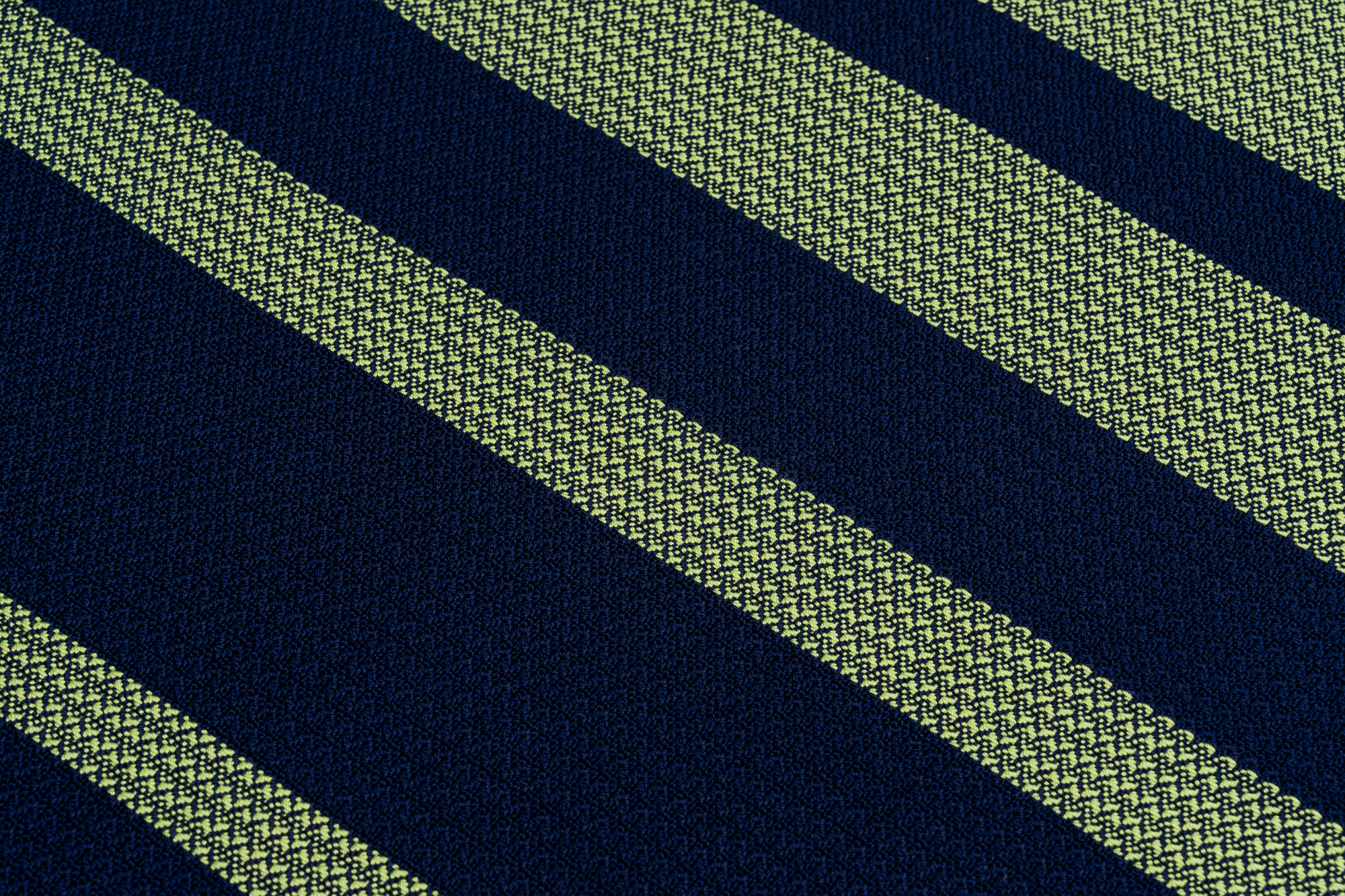 Luisa-Seidenschal-Hellgrün-Low-Res-06