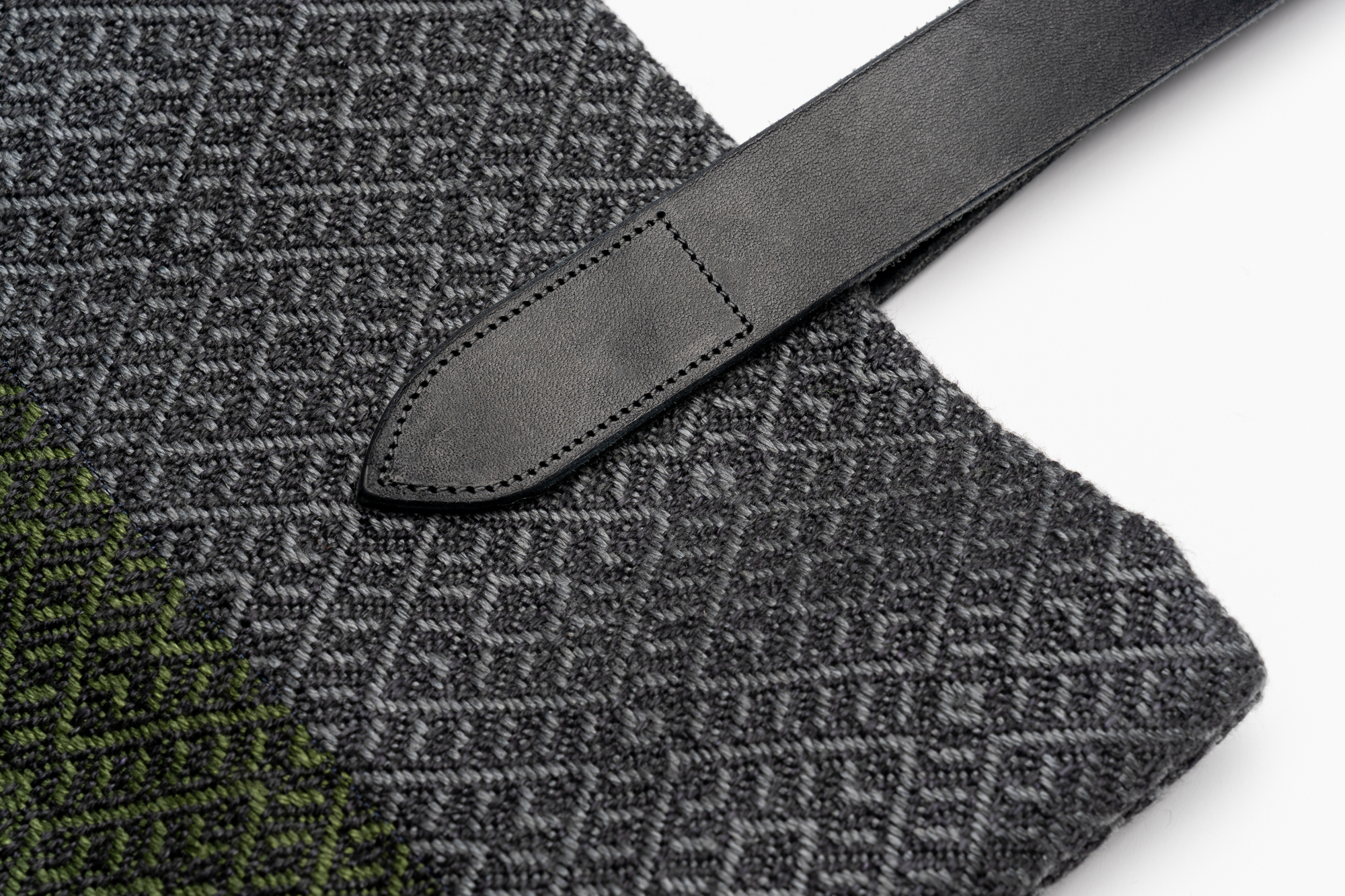 Marusa-Schwarz-Olive-Low-Res-01 Marusa-Schwarz-Olive-Low-Res-01