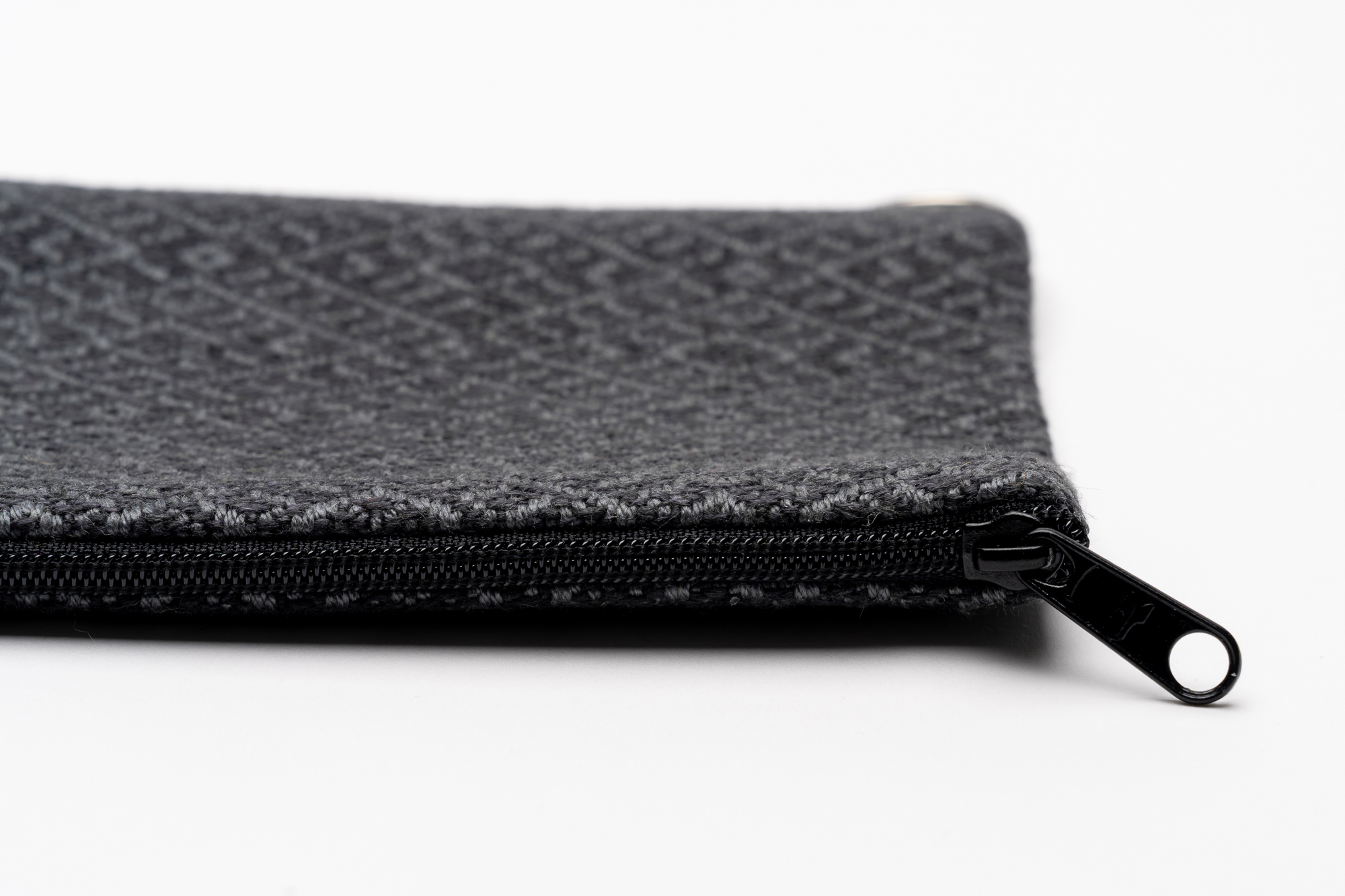 Allegra-Handytäschlein-Anthrazit-Dunkelgrau-Low-Res-05