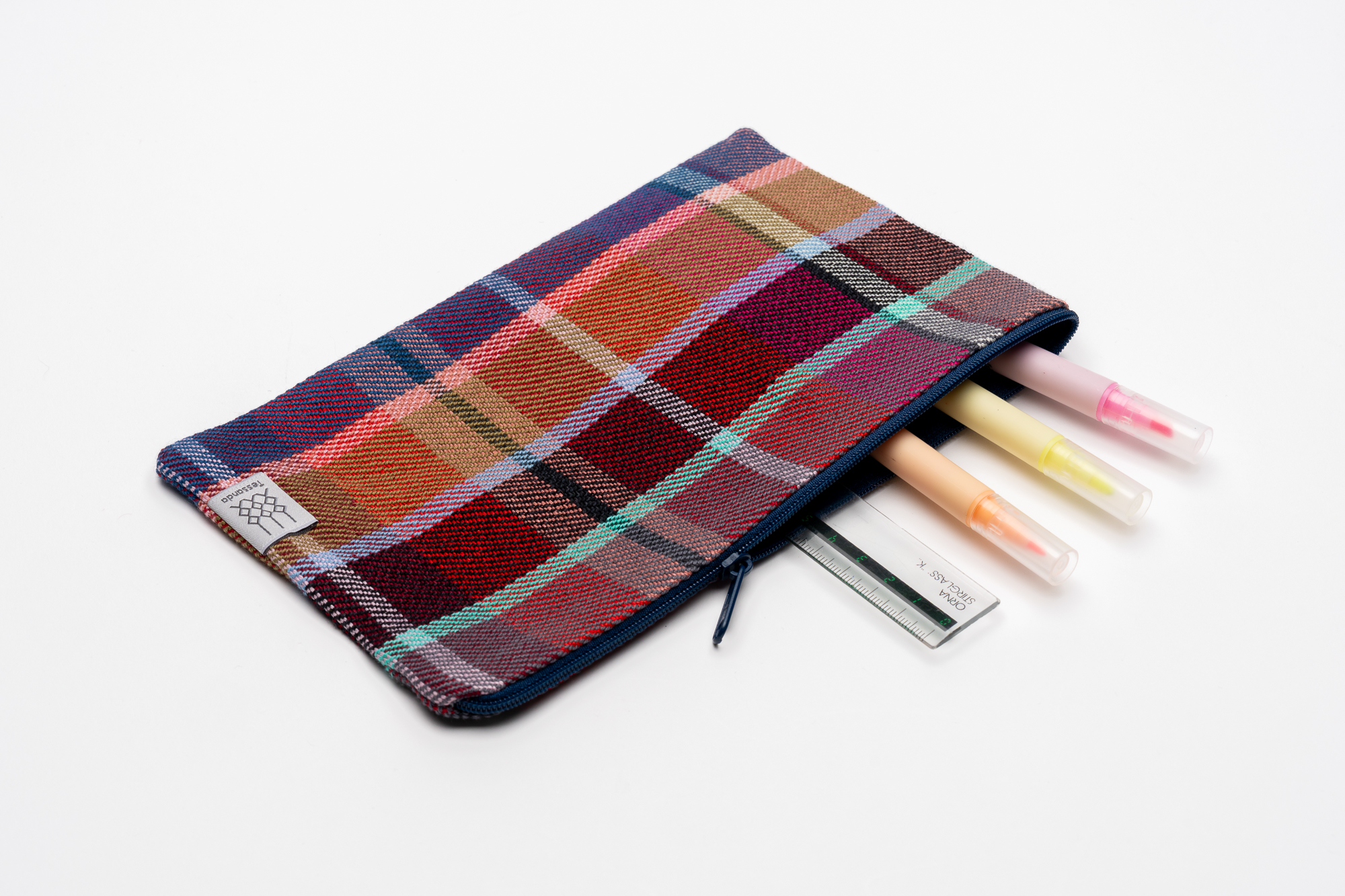 Bun-a-mia-Etui-Rot-Low-Res-02