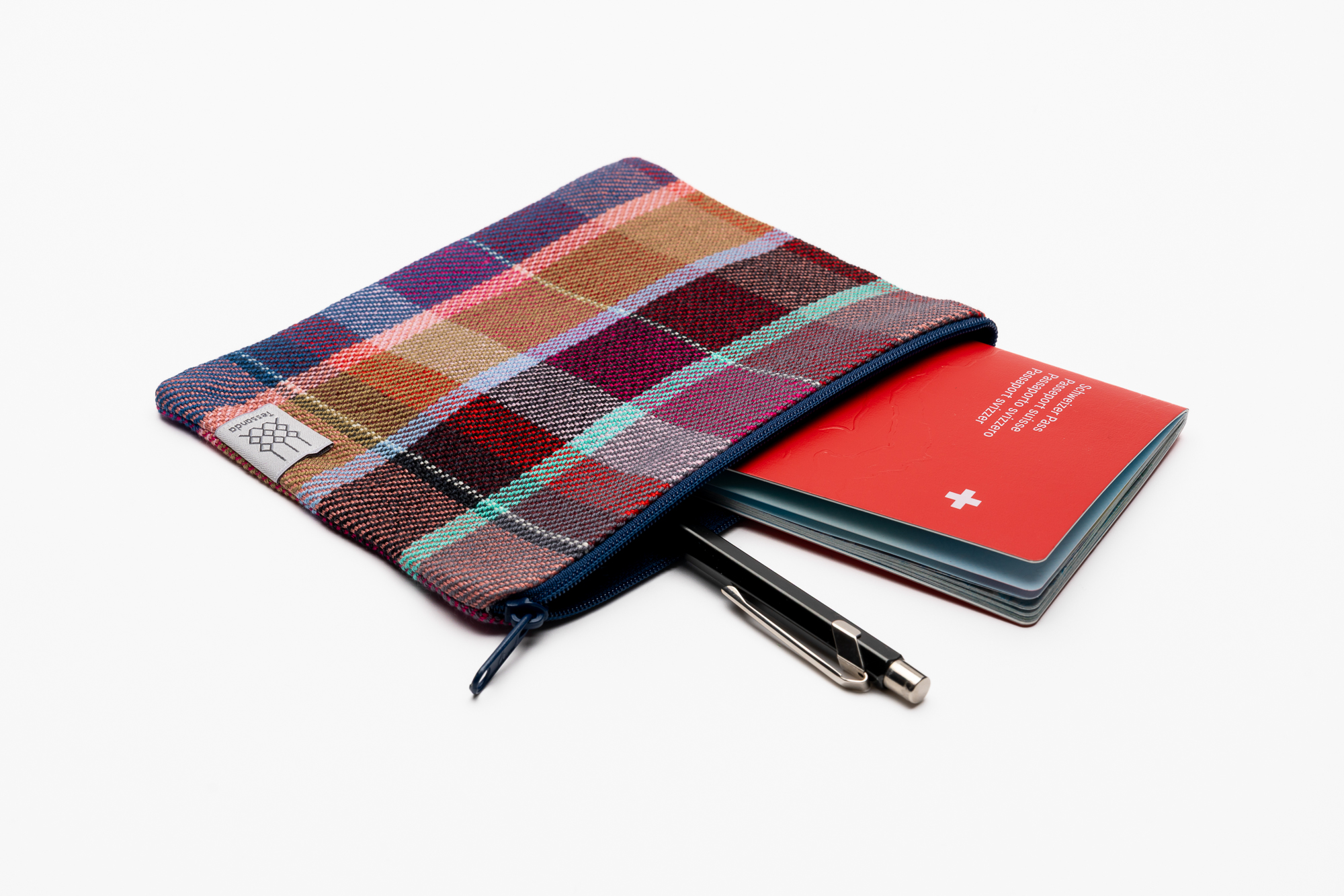 Fadri-Etui-Rot-Low-Res-02